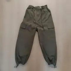 カーゴパンツ オリーブ色