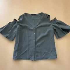 EMODAプリーツショルダーカットトップス