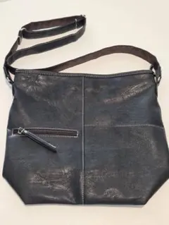 黒い合成皮革ショルダーバッグ