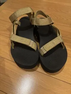 Teva 厚底サンダル ゴールドのサムネイル