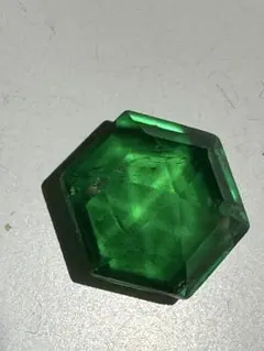 六角形ルース☆天然エメラルドのルース ☆両脇穴有りパーツ使いにも