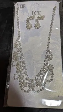 ネックレスとピアスのセット