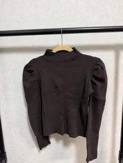 ブラウン ハイネック パフスリーブ セーター