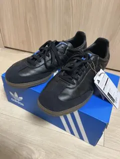 adidas スニーカー