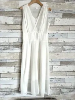 今週末まで値下げ！ホワイト シフォン Vネック ドレス 結婚式2次会