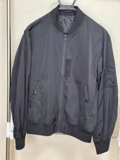 MA-1タイプのブルゾンです。ブラックカラー