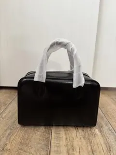 【最終値下】TOUT Y EST ブラックレザーハンドバッグ　SOLD　OUT品 BAGS – TOUT Y EST JP