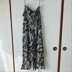 ボタニカル柄 サロペット オールインワン シャーリング モノトーン リゾート