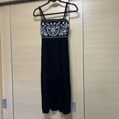 美品　GU 刺繍入り黒キャミロングワンピース