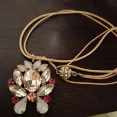 花の形状　クリスタルネックレス　ビジュー
