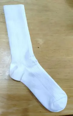未使用　白無地ハイソックス 23-25cmのサムネイル