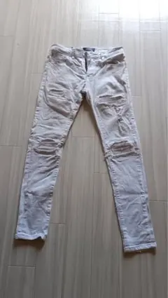 AMIRI ホワイト ダメージデニム