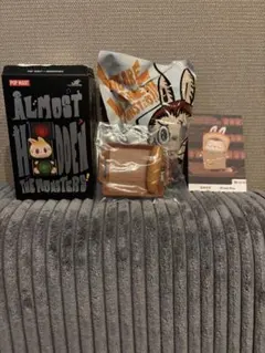 お値下げ中！POP MART Almost Hidden Bread Bag