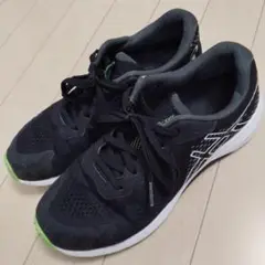 ASICS ブラック スニーカー　24㌢