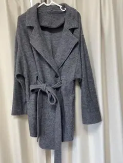 グレーのウール混紡ロングコート