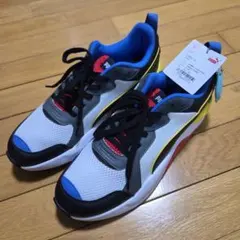PUMA カラフル スポーツシューズ
