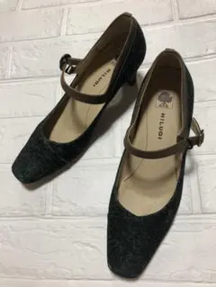 スエードストラップパンプス　ダークグリーン　HILUGI ヒルギ