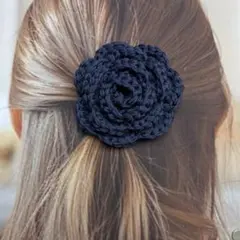 キッズ　大人　毛糸編み物　紺色 花モチーフヘアゴム　 レディース　ハンドメイド