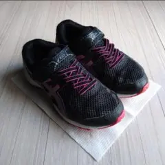 美品　asics LAZERBEAM キッズシューズ 　20　ブラック×ピンク