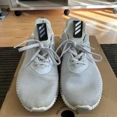 adidas アディダス　グレー メッシュ ランニングシューズ