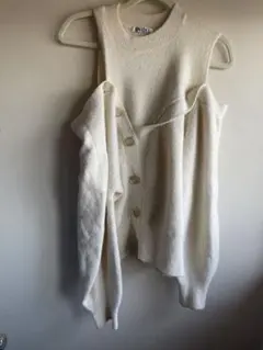 SNIDEL アイボリー ボタン付きニットセーター　オフショルダー　スナイデル