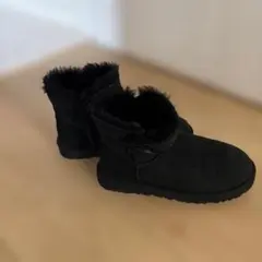 UGGブラックファー付きショートブーツ