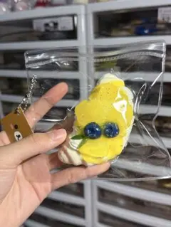 ￼パイナップル　￼クロワッサン　スクイーズイー