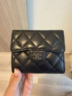 CHANEL ブラック 三つ折り財布 マトラッセ キャビアスキン - メルカリ
