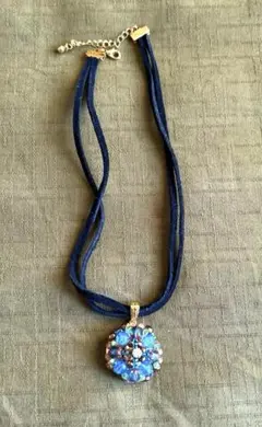 ハンドメイド　青系花形ペンダント付き　チョーカー
