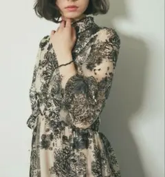 新品タグ付き！スパンコール刺繍フレアスリーブロングワンピース