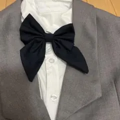 グレー フォーマルスーツ ネイビーリボン