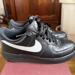 NIKE AIR FORCE 1 ブラック スニーカー