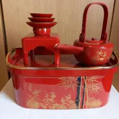 時代年代物 木製朱塗 盃台 盃 七客 楼閣山水 瑞鶴図 金蒔絵 お屠蘇 お正月 時代蒔絵 朱塗り金蒔絵 葡萄 盃洗 2客セット - 生活骨董と古布