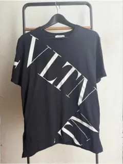 VALENTINO ブラック Tシャツ VLTNロゴ レインボー - メルカリ