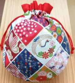 ハンドメイド まんまる巾着 和柄 伝統模様　赤　花　プレゼント　敬老の日