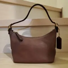 Item thumbnail for item 35aefee4-d767-4909-b05b-0ea55a7dfb1c