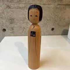 伝統的木製こけし 小ぶりでシンプルな形状