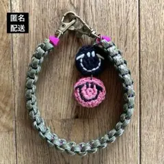 スマホストラップ　パラコード　ハンドストラップ　バッグチャーム　迷彩　かぎ編み