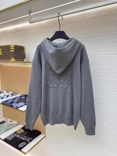 LOEWEグレー フード付き セーター エンボスロゴ