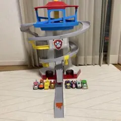 パウ・パトロール DXパウステーション＆パウパトローラー　ビーグル8台