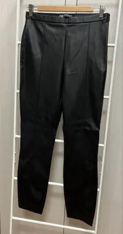 ZARA フェイクレザーパンツ