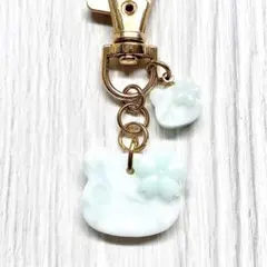 レジン チャーム キーホルダー ハンドメイド クマ 薄緑白マーブル