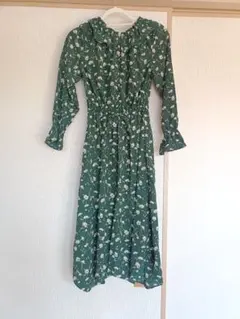 花柄フリル付きロングワンピース