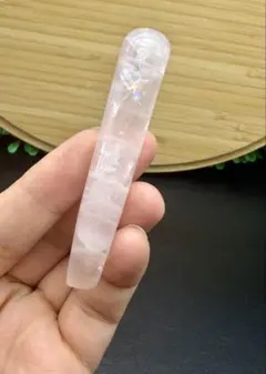 虹入り★天然ローズクォーツポイント　磨き原石　ツボ押し