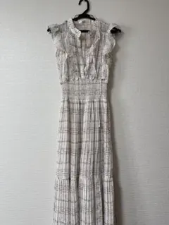 snidel sustainable フリルワンピース IVR