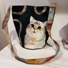 물고기를 모티브로 한 고양이 무늬 숄더백