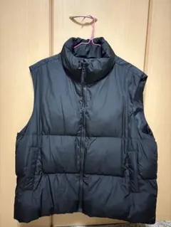 黒いダウンベスト ノースリーブ