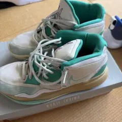 Nike Kyrie Irving バスケットボールシューズのサムネイル