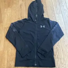 Under Armour フード付きパーカー YMD/JM/M 黒　140センチ