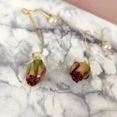 本物の花びら使用 アンティーク調 チューリップ ピアス